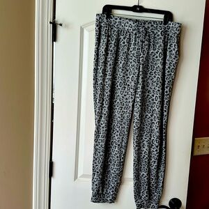 Chico’s Zenergy cuffed sweats- animal print